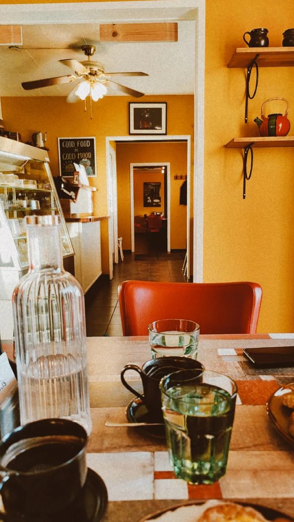 Ein Foto in einem Café.